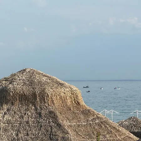 Arena I By The Sea Apartman *